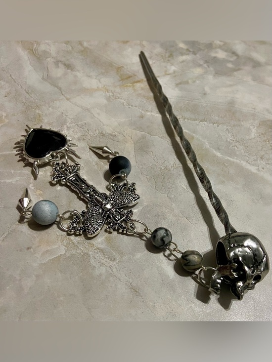 Handmade Accessories - Silver Gothic Skull & Cross Decorative Hair Stick - Silver and Gray